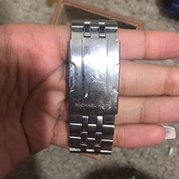Micheal Kors watch , some scratches on the band - Picture 2 of 4